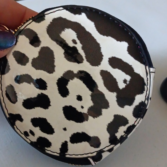 Betsey Johnson Quilted Patton Crossbody w Detachable Coin Purse - Picture 10 of 11